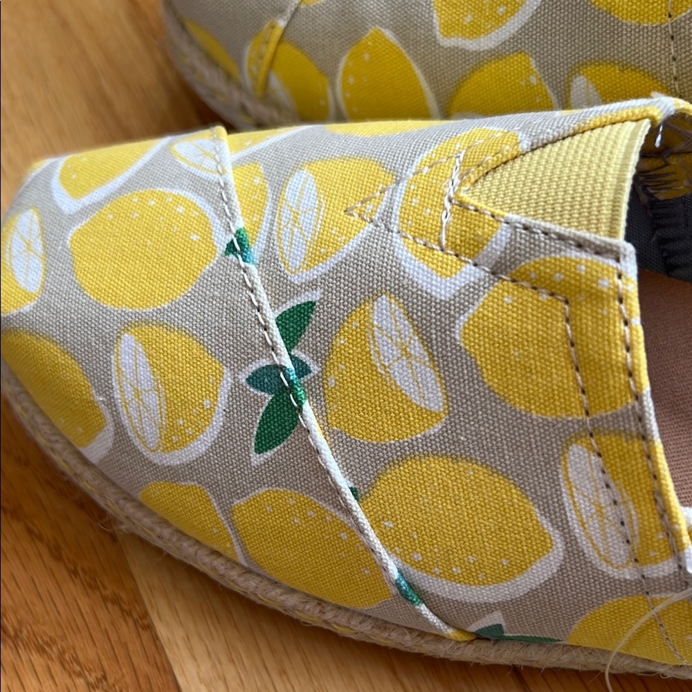 TOMS Women's Classic Yellow Lemons, Rope Sole🍋 - Picture 3 of 3